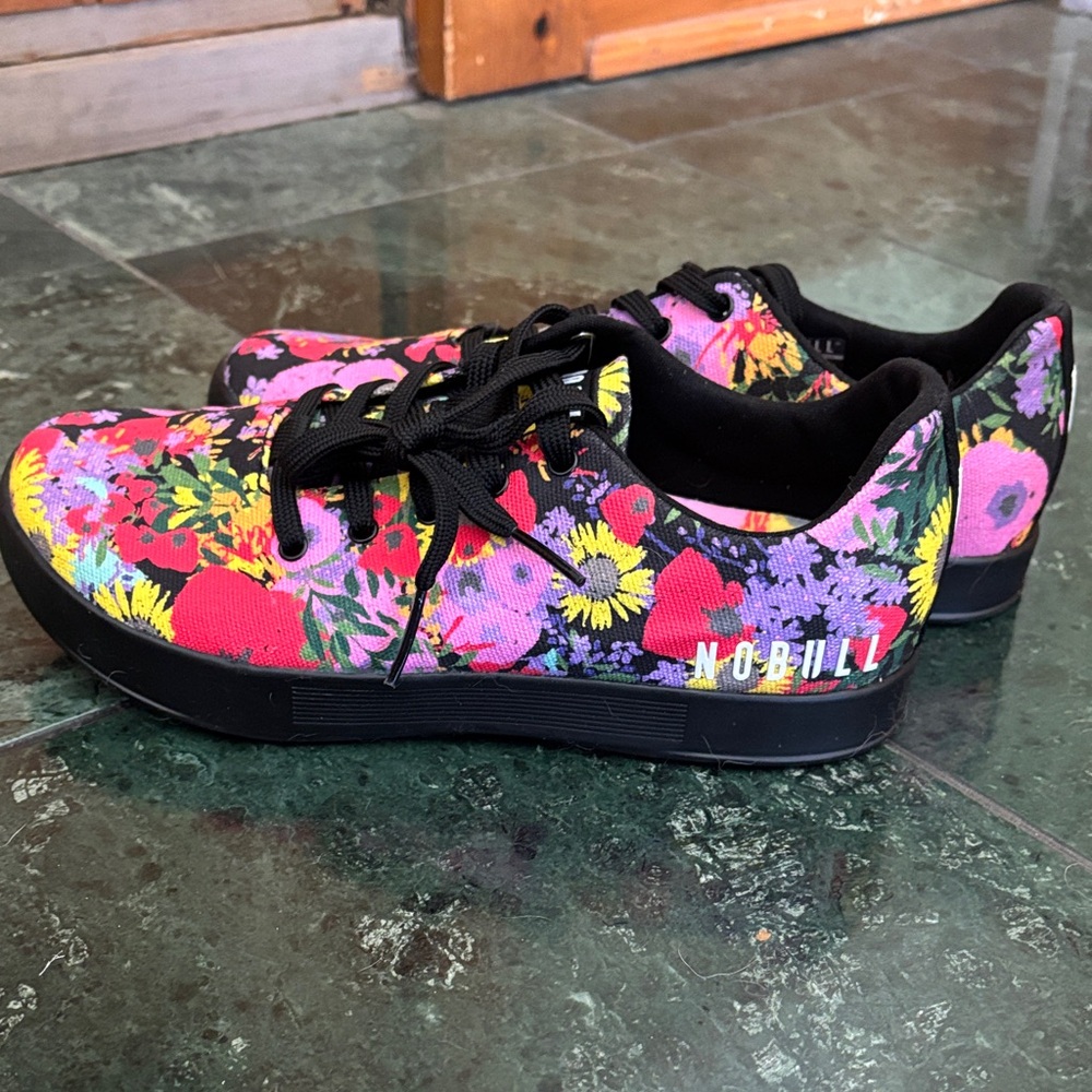 NOBULL Sz 7.5 Bright Canvas Floral trainers - Black Superblossom